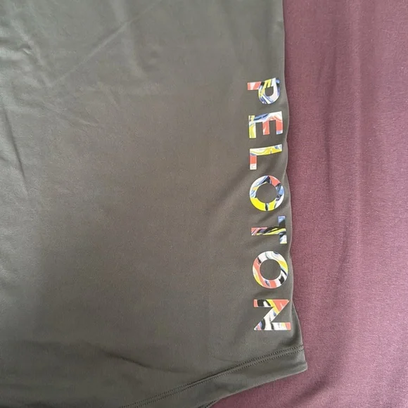 (6) Peloton Tank Bundle - Picture 5 of 15